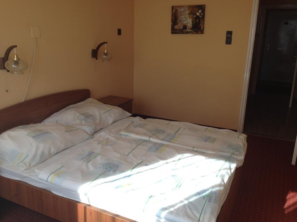 Balatonföldvár Hotel Family الغرفة الصورة